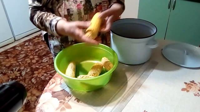 Варим замороженную кукурузу