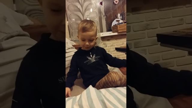 Мальчик Веня придумывает рифмы на ходу смотреть онлайн