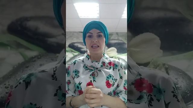 Почему платок?)))) И как платок влияет на жизнь женщины))