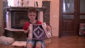 Мальчик 8 лет играет Цыганочку