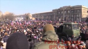Тысячи людей пришли сегодня на похороны "Гиви", коммандира батальона "Сомали".