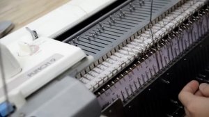 Женский джемпер-реглан на вязальной машине Women's raglan sweater knitting machine