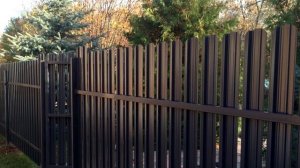 Забор из металлического штакетника