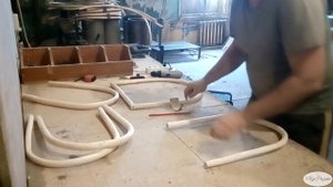 Изготовление кресла с высокой спинкой в венском стиле