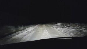 Биксеноновые линзы в фарах легкового автомобиля.