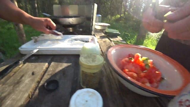 Вот это ХАРИУС !!!! Лёха, подожди я помогу !!! ГОТОВИМ ЖАРЕННЫЕ ПОТРОШКИ ХАРИУСА. смотреть онлайн