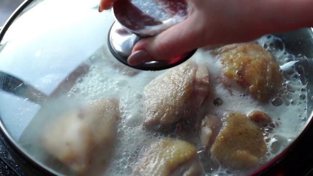 Курица в пиве ! Рецепт куриных бедрышек в пиве на сковородке.Как вкусно приготовить курицу?