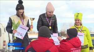Встретить праздник на гоночной трассе. В Кургане прошли женские соревнования по автокроссу.