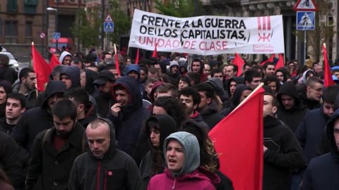 В Испании проходят массовые митинги против экспансии НАТО