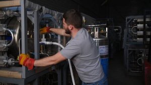 Переливаем криогенную жидкость из одного сосуда в другой