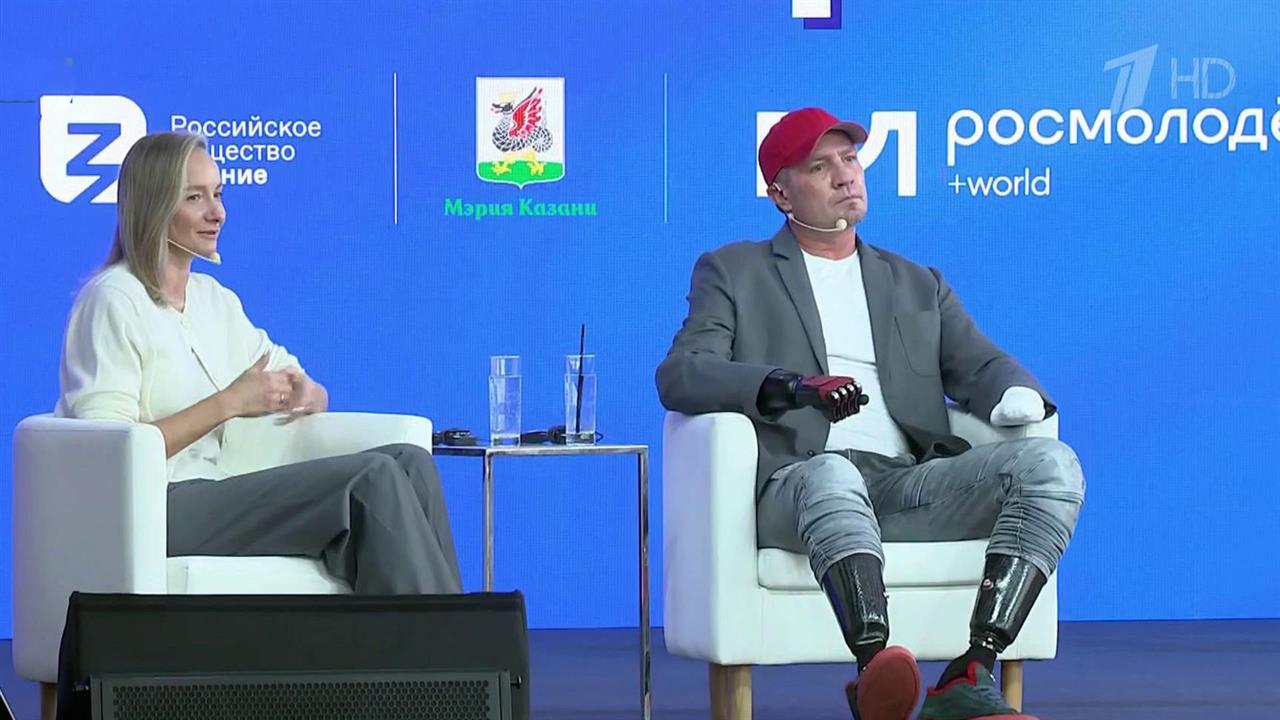 Роман Костомаров выступил перед участниками Всемирного фестиваля молодежи