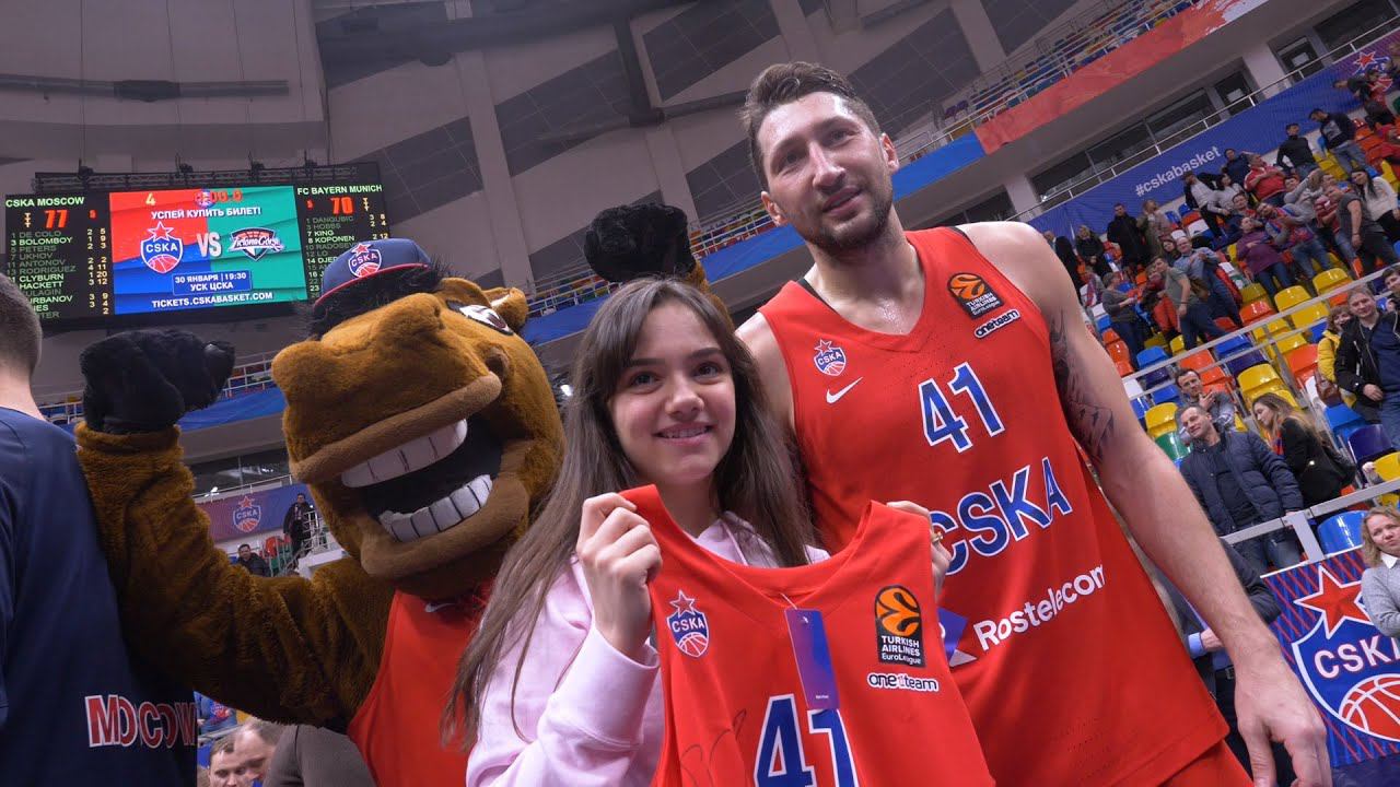 Евгения Медведева пришла на игру ЦСКА / Evgenia Medvedeva visits CSKA game