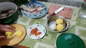 Уха из щуки с добавлением икры по Ахмедовски!Варись уха вкусная и ароматная и полезная !