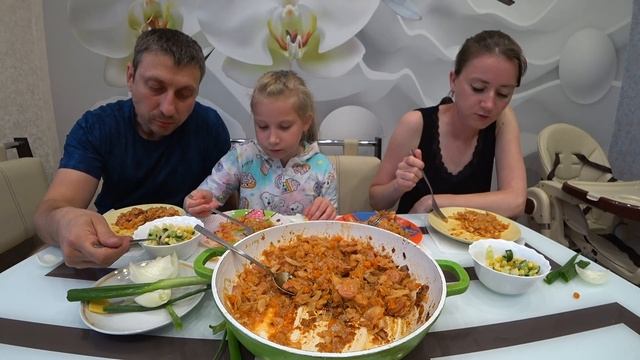 МУКБАНГ ДОМАШНЯЯ СОЛЯНКА ОТ НАСТИ | MUKBANG OMEMADE SOLYANKA FROM NASTYA #мукбанг