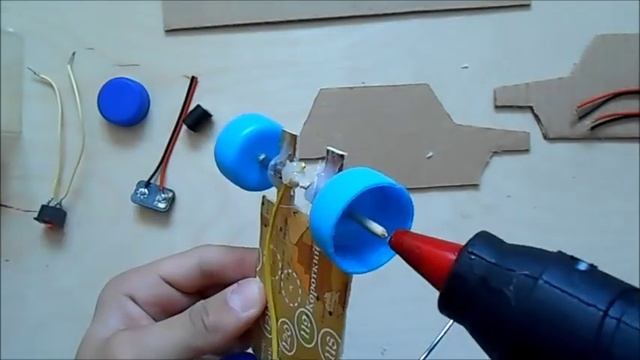 КАК СДЕЛАТЬ МАШИНКУ СВОИМИ РУКАМИ
