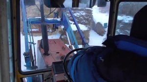 Сеновал добраться до завала рулонов на тракторе ЮМЗ с КУНом