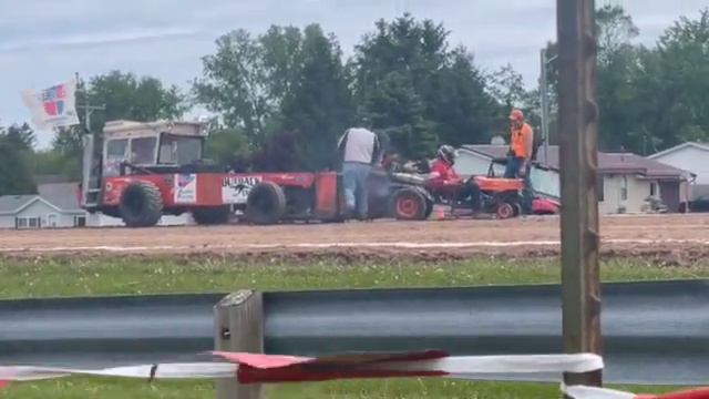 First time at the truck & tractor pulls смотреть онлайн