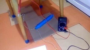 Отталкивание электромагнита 6 Ампер от магнитного поля Земли. Электро компас