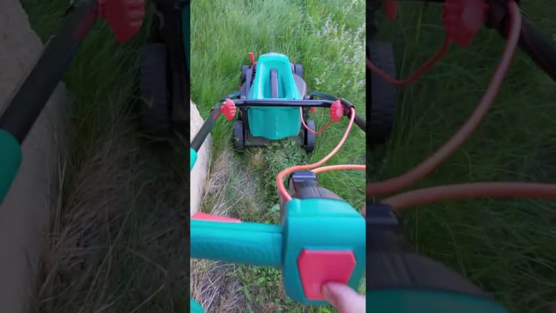 Газонокосилка Bosch ARM 37 в Работе