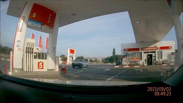 Оторвал шланг на АЗС "Лукойл" Старый Оскол смотреть онлайн