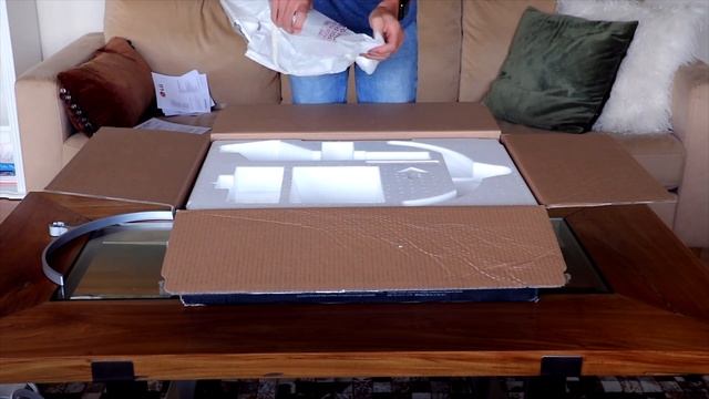 Lg 27uk850-W Unboxing and Setup смотреть онлайн