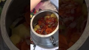 Как приготовить мясо с овощами в афганском казане. Тестим  афганский казан! Простое приготовление!