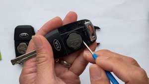 Kia Sportage Key Battery Change How to replace Kia Rio dead flat key fob remote battery Soul 起亚汽车