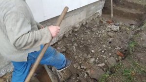 Начали делать отмостку. Обзор свайно-ростверкого фундамента.
