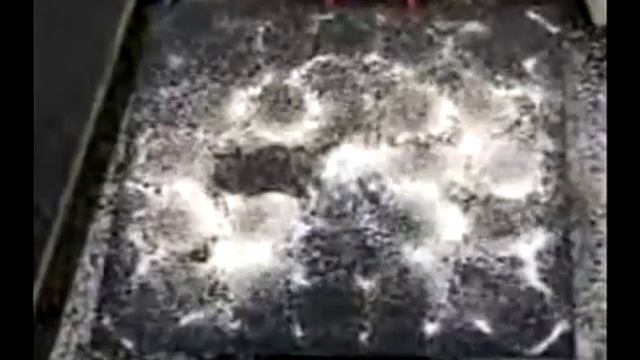 Фигуры Хладни. Влияние звука на песок. смотреть онлайн