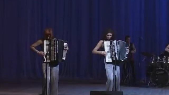 Исполняет ансамбль "Тутти" Л. Корриган - Кукарача смотреть онлайн