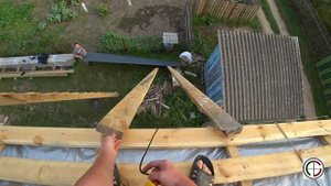 Накрываем крышу профнастилом нашему домику