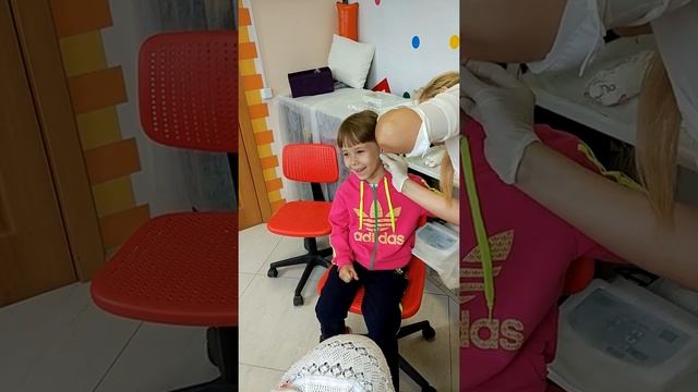 Безболезненное Прокалывание ушей пистолетом ребёнку (часть 2) смотреть онлайн