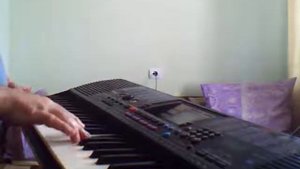 Снег кружится...(Мелодия песни)... Сыграна на синтезаторе Yamaha psr-220...