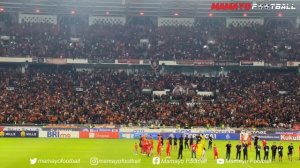 ATMOSFER TAK BIASA SAAT ANTHEM PERSIJA MENYATUKAN KITA SEMUA DINYANYIKAN 60 RIBU THE JAKMANIA DI GB