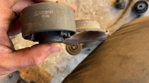 Замена заднего сайлентблока переднего рычага Opel meriva , combo, corsa