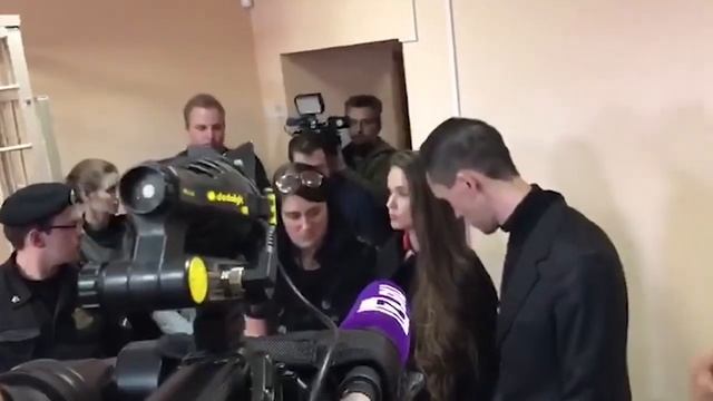 Петербурженка, пнувшая чужого ребенка на площадке во дворе, получила год колонии поселения смотреть онлайн