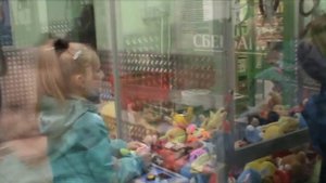 Алиса и Даня играют в автоматы. Челлендж
