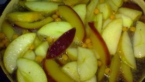 Компот из яблок, облепихи, слив
