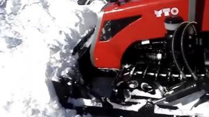 Трактор бульдозер YTO-C602. Уборка снега.