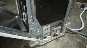 Не сливает воду посудомоечная машина AEG