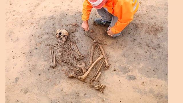 Страшное прошлое: в Канаде в бывшей школе для индейцев нашли останки 215 детей смотреть онлайн