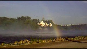 Вертолет МЧС над москва-рекой