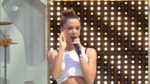 Vanessa Mai - Nie wieder (ZDF-Fernsehgarten 13.08.2017)