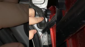 Установка видеорегистратор-зеркало с камерой заднего вида на ниссан ноут часть 2