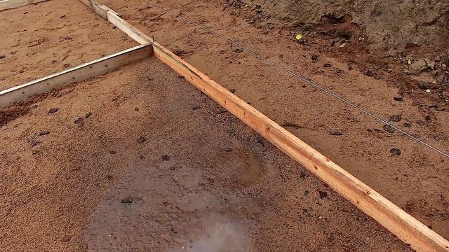 Плитный фундамент в Мендсарах. Подготовка песчаного основания. Бетонная подготовка. смотреть онлайн