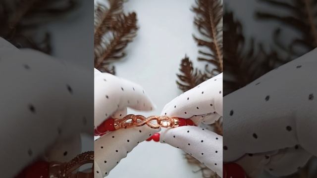 Коралловый браслет