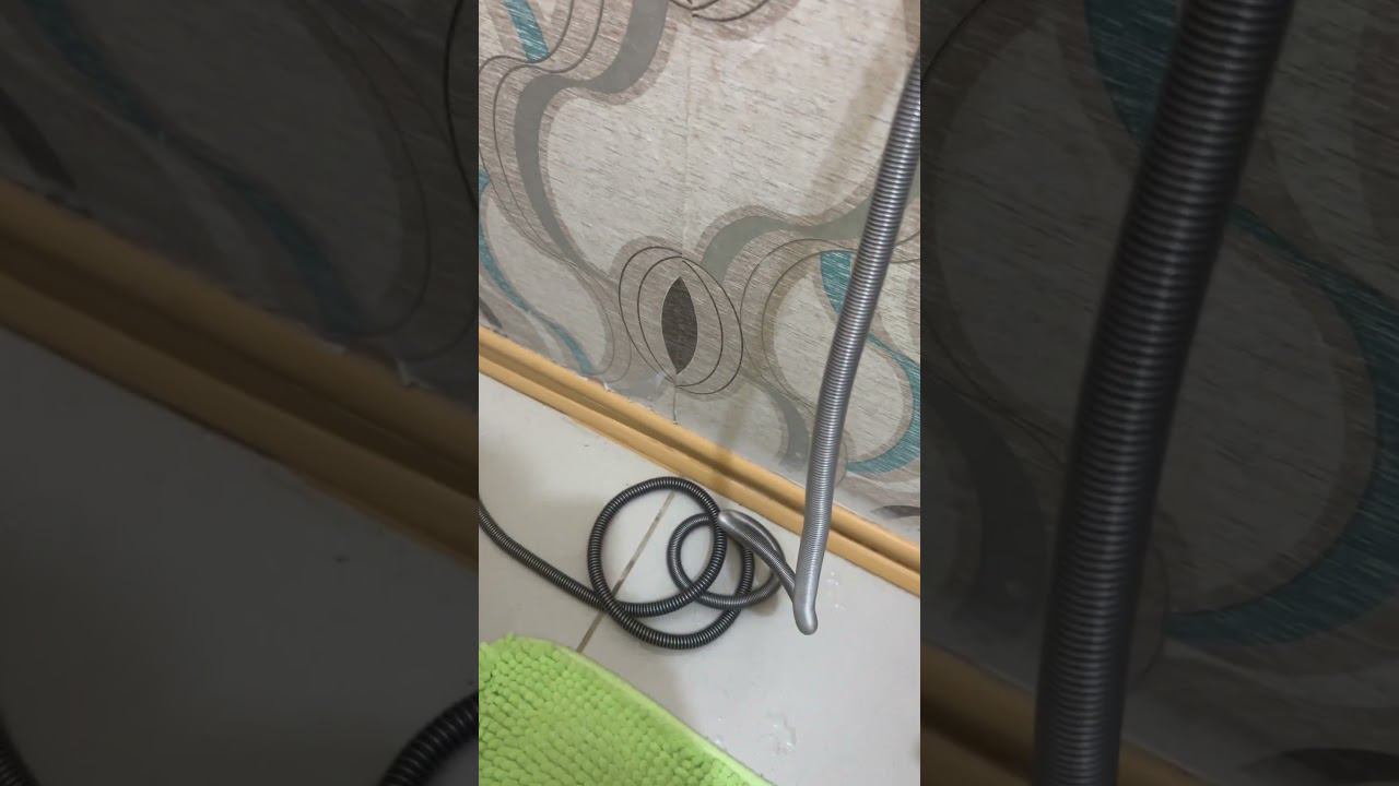 Странный шланг для душа смотреть онлайн