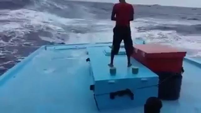 Pray on Ship ( молиться на корабле ) смотреть онлайн