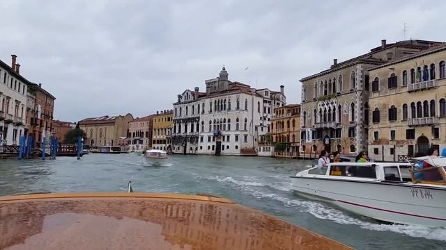 Венеция , гранд канал на водном такси смотреть онлайн