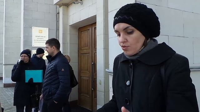 Дольщики микрорайона "Солнечный" провели акцию "Достучаться до президента" в Калуге смотреть онлайн
